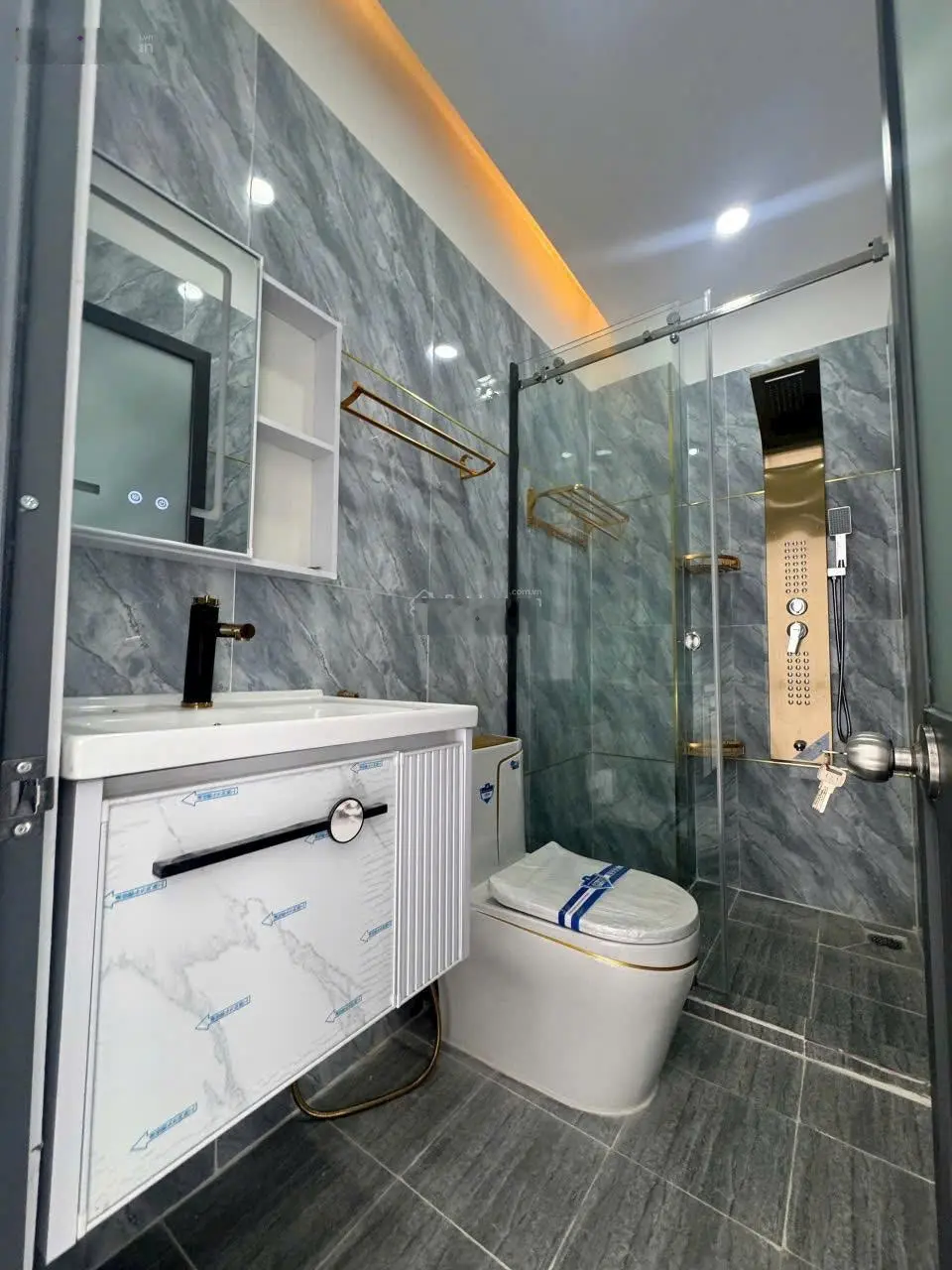 Bán gấp NR 5PN, 6WC, 47,8m2 tại Lê Hồng Phong, Q.5, HCM, nhà mới đẹp chủ để giá rất tốt