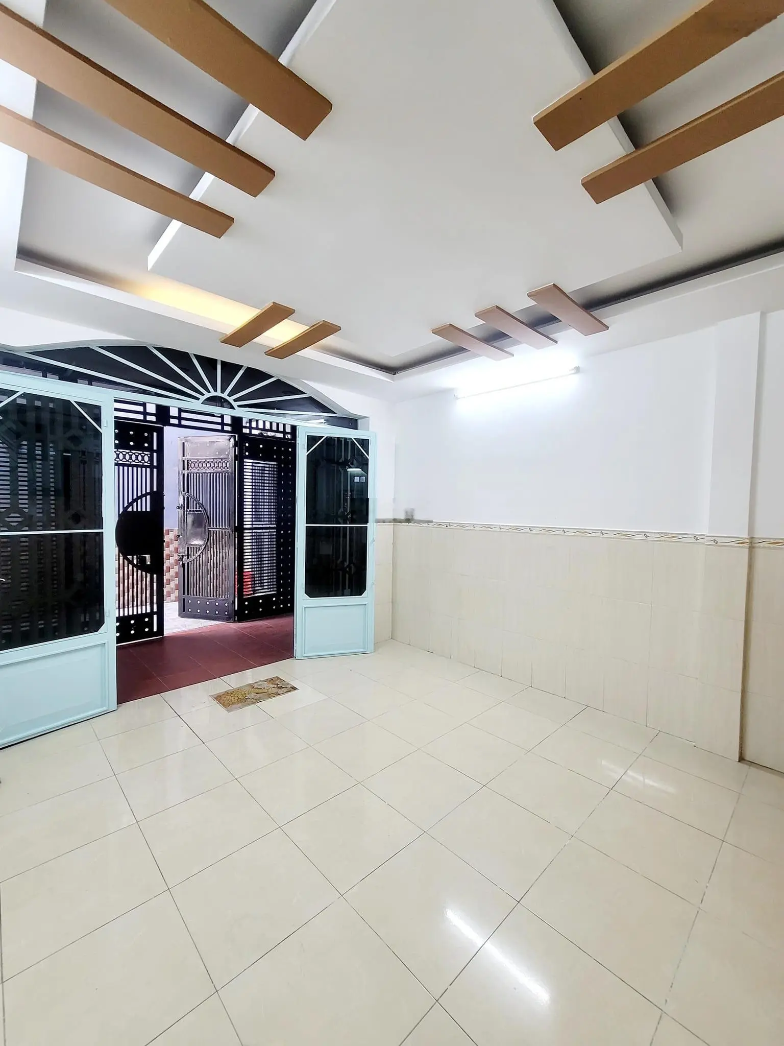 Bán gấp nhà hẻm xe hơi đường 3 Tháng 2 68m2 1 lầu chỉ 6,4 tỷ