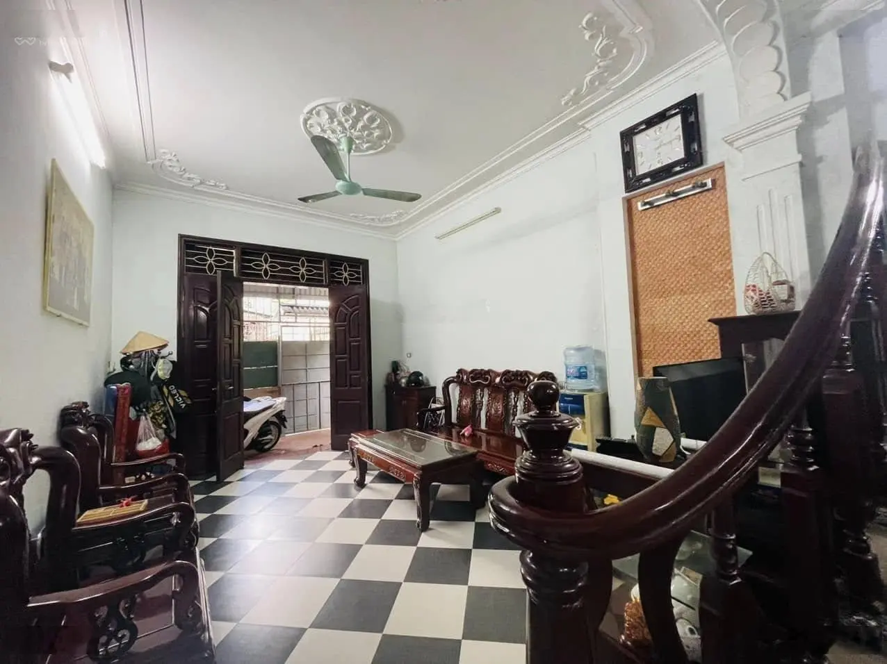 Bán nhà Lạc Long Quân, Tây Hồ 52m2, 4 tầng, giá 7.95 tỷ, ngõ nông, lô góc, dân xây, ở ngay