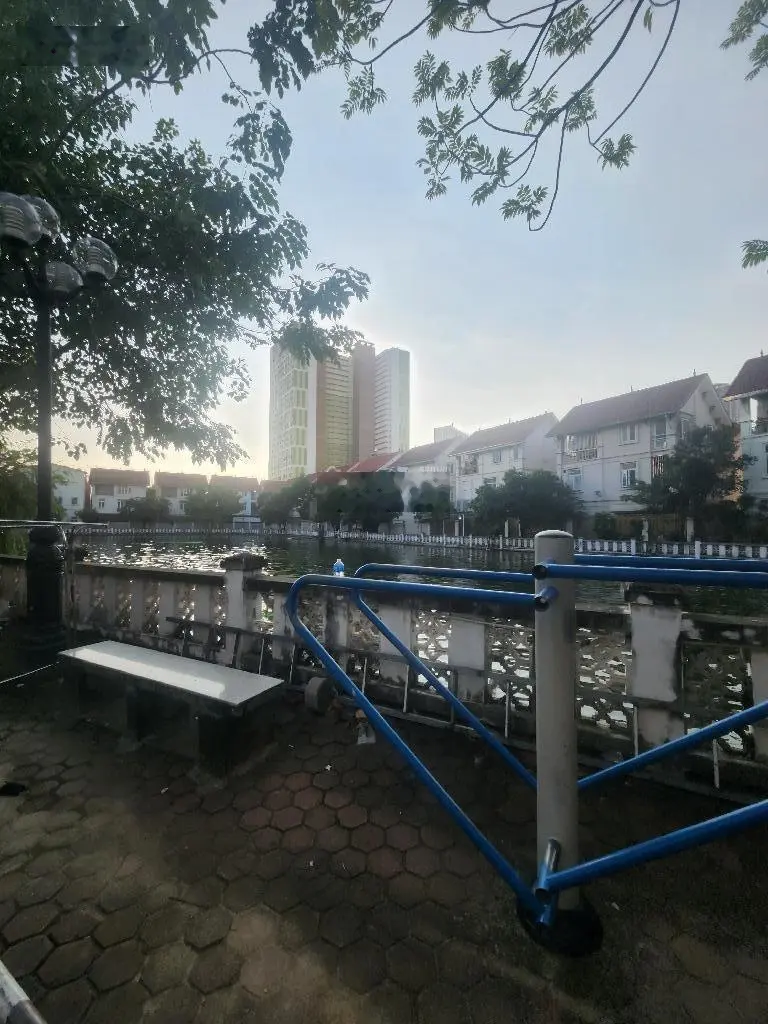 Bán nhà mặt Phố Nguyễn Văn Trỗi. View hồ thoáng mát, kinh doanh đỉnh cao. 90m2, mt 4.5m, 21.5 tỷ