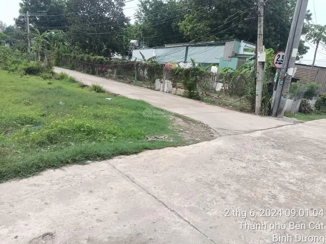 Bán đất thổ cư mặt tiền đường xe hơi tránh giá 900 triệu, diện tích 100 m2, tại Phường Tân Định, Bến Cát, Bình Dương