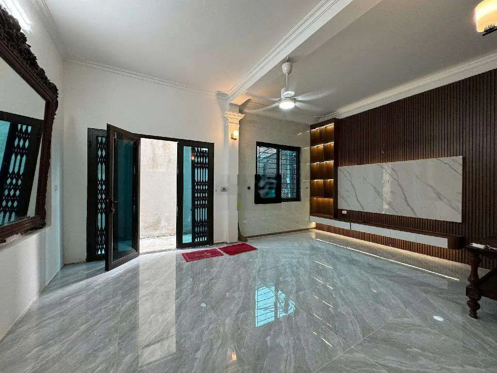 Bán nhà ngọc thụy 42m2 xây 3 tầng - 3 ngủ +1 phòng thờ - gần ôtô tránh