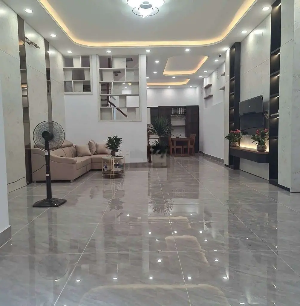 NHÀ MỚI 3 LẦU FULL NỘI THẤT GẦN ĐƯỜNG CMT8