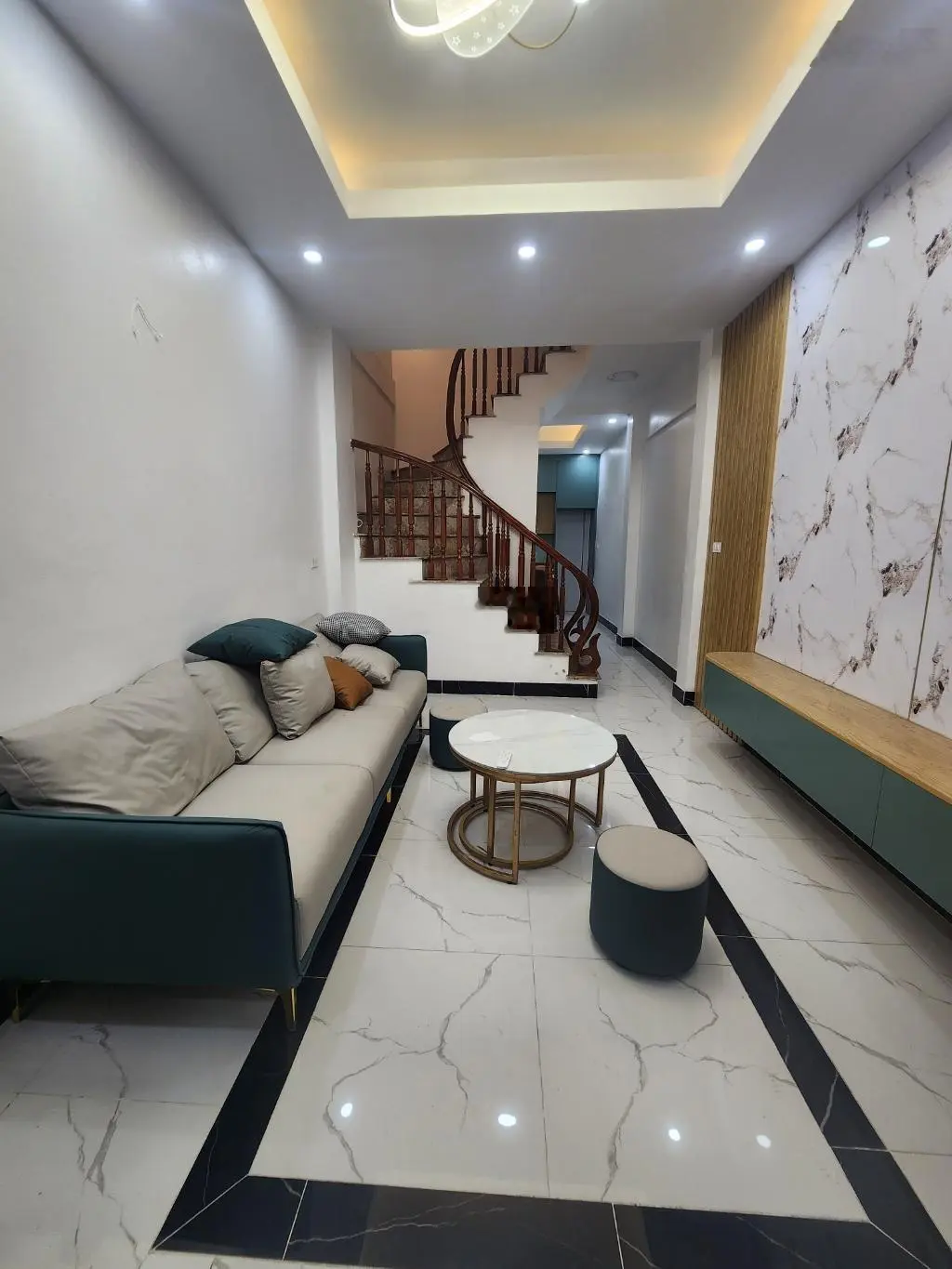 Hơn 4 tỷ nhà 36m2, 5 tầng giáp Tứ Hiệp, Vũ Lăng, ngõ thẳng tắp