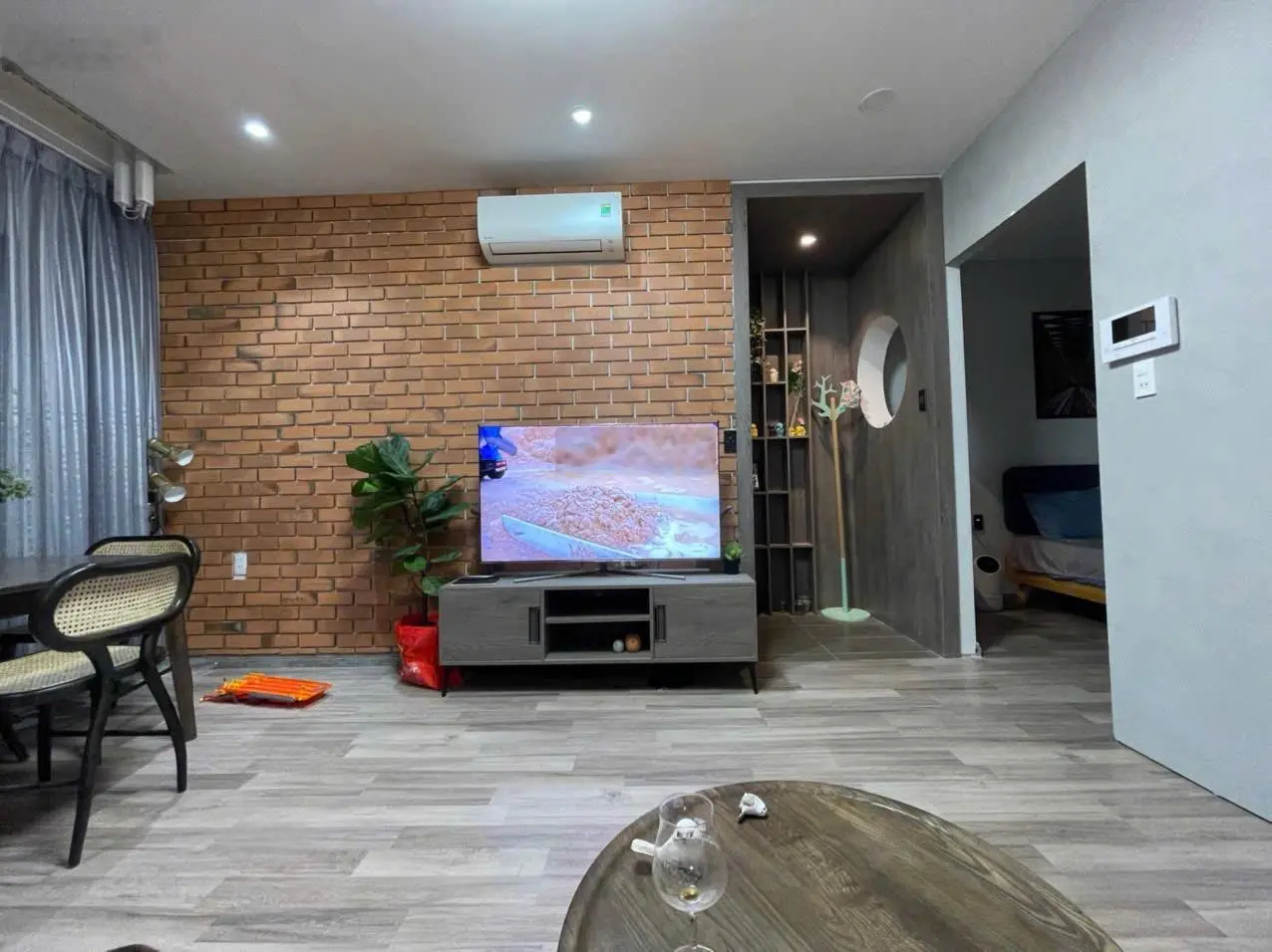 Cần tiền bán nhanh căn hộ the monarchy đường trần hưng đạo view sông hàn. - diện tích 50m2 tần