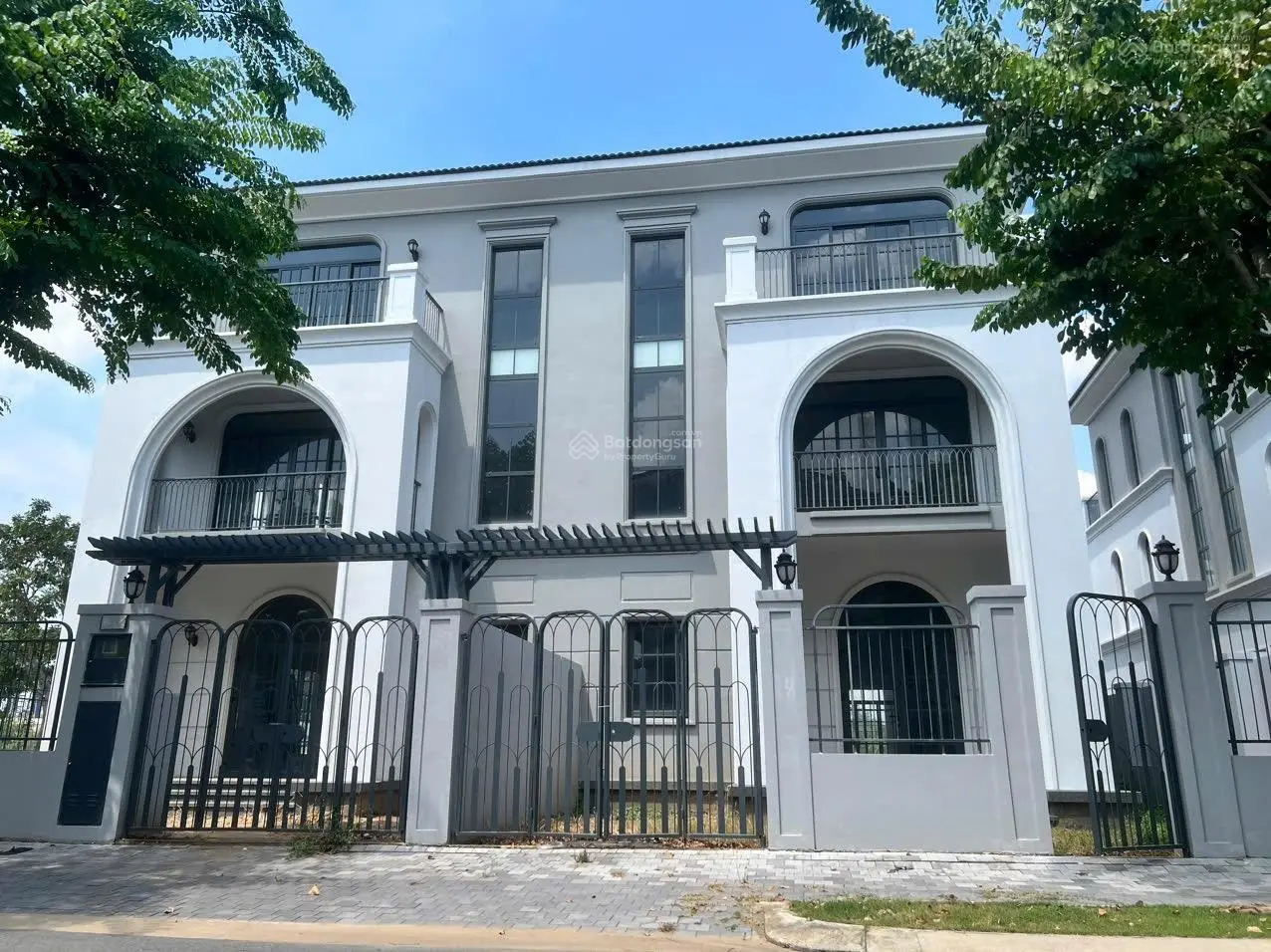 Bán Biệt thự song lập 10x25m, view sông
