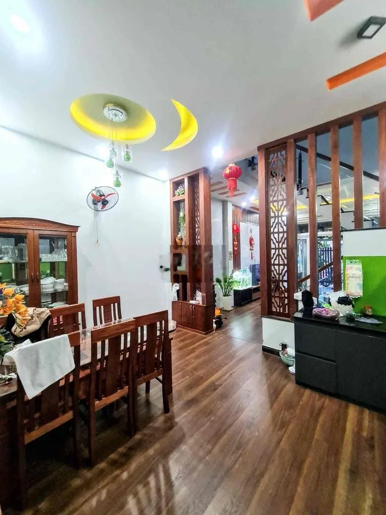 CHỈ 2.X TY CÓ NHÀ 2 TẦNG MẶT TIỀN SIÊU ĐẸP ĐƯỜNG 5M5