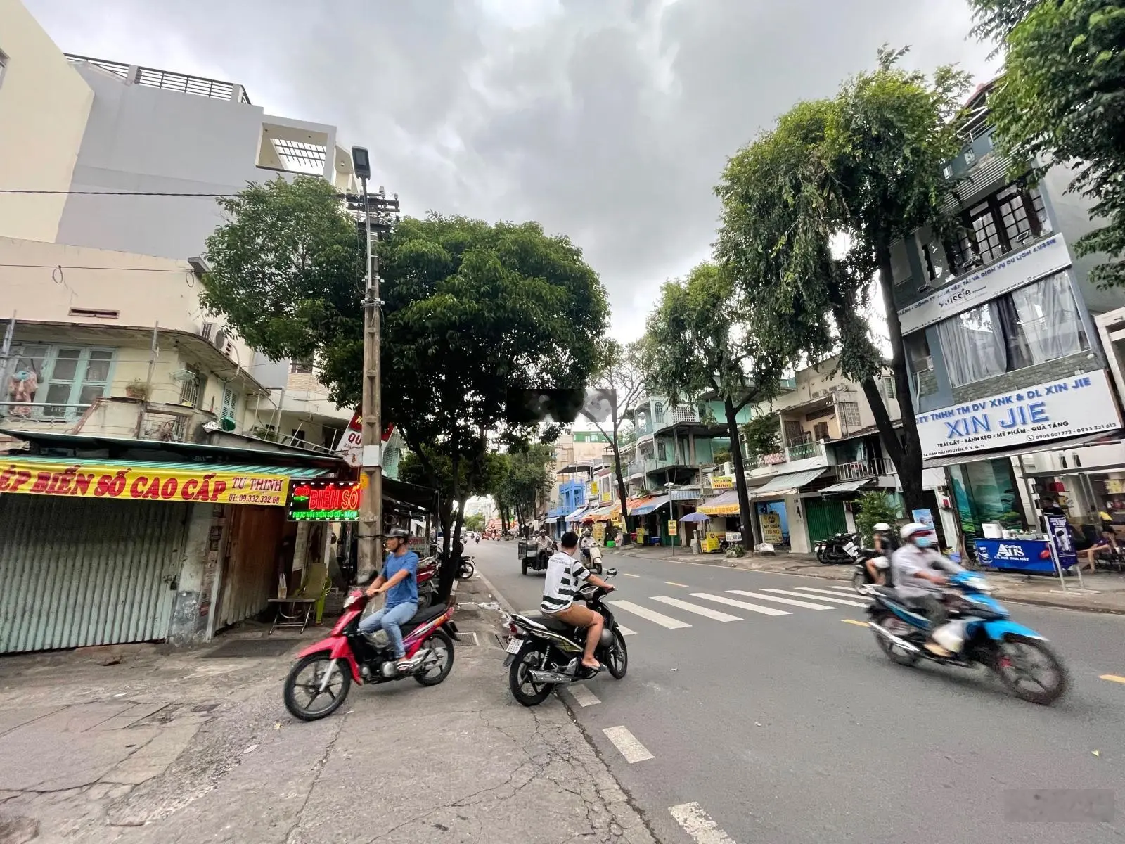 Bán nhà mặt tiền 2 tầng Nguyễn Duy Trinh, Phú Hữu Quận 9, 270m2, giá 47 tỷ