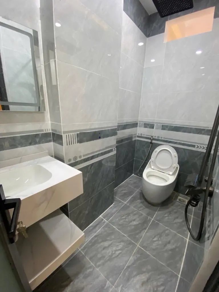 Nhà hương lộ 2 - bình tân- 5 tầng mới- 4 x 15m- 4pn- hẻm xe tải 8m- chỉ 7.65 tỷ