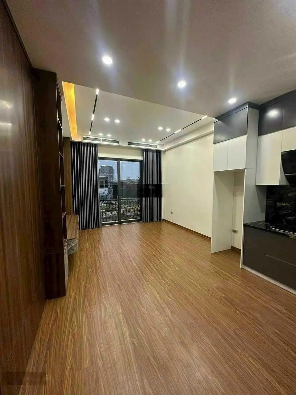 Bán nhà Thạch Bàn 39m2 x 6 tầng, thang máy, ngõ ô tô 4 chỗ vào nhà, gía 5,35 tỷ(có thương lượng)