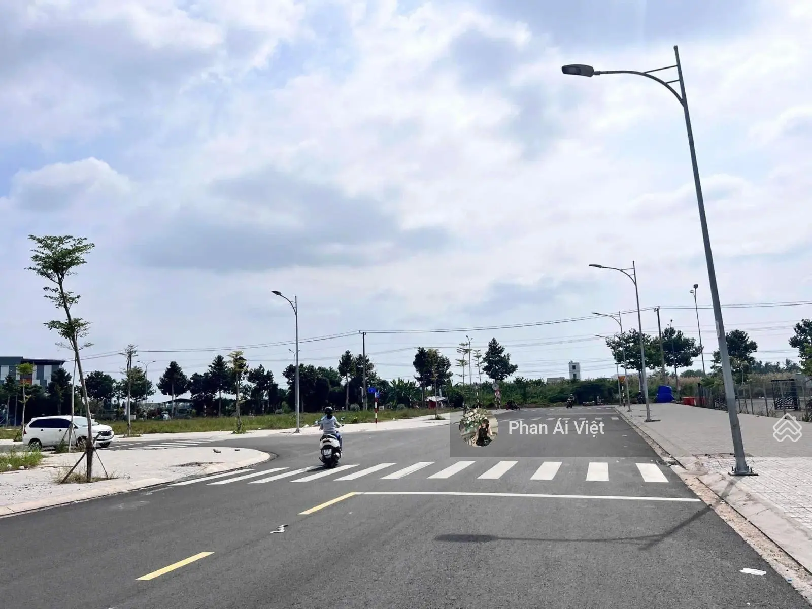 Sang nhượng lô đất, Đ. Phú Hòa, TP. Trà Vinh, gần Chợ Phường 1,100m2 sổ hồng riêng, 100% thổ cư