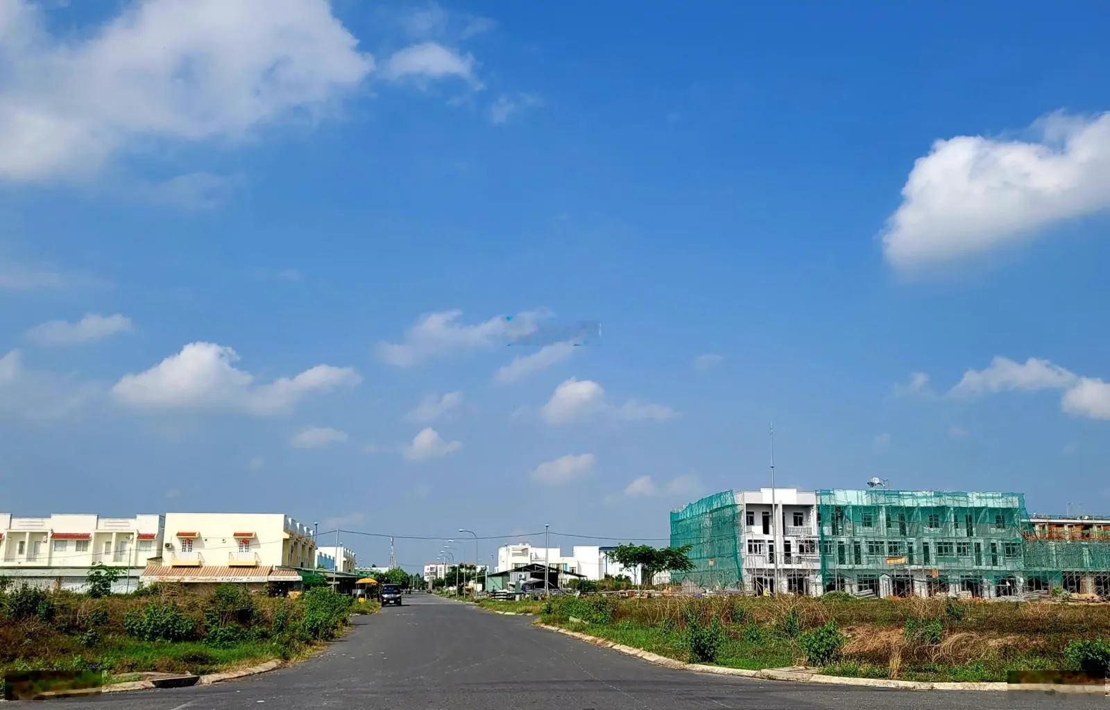 Nhà phố ngay KCN Phước Đông 64m2 giá 1.1 tỷ, sổ sẵn đường nhựa 12m sổ sẵn sang tên công chứng ngay