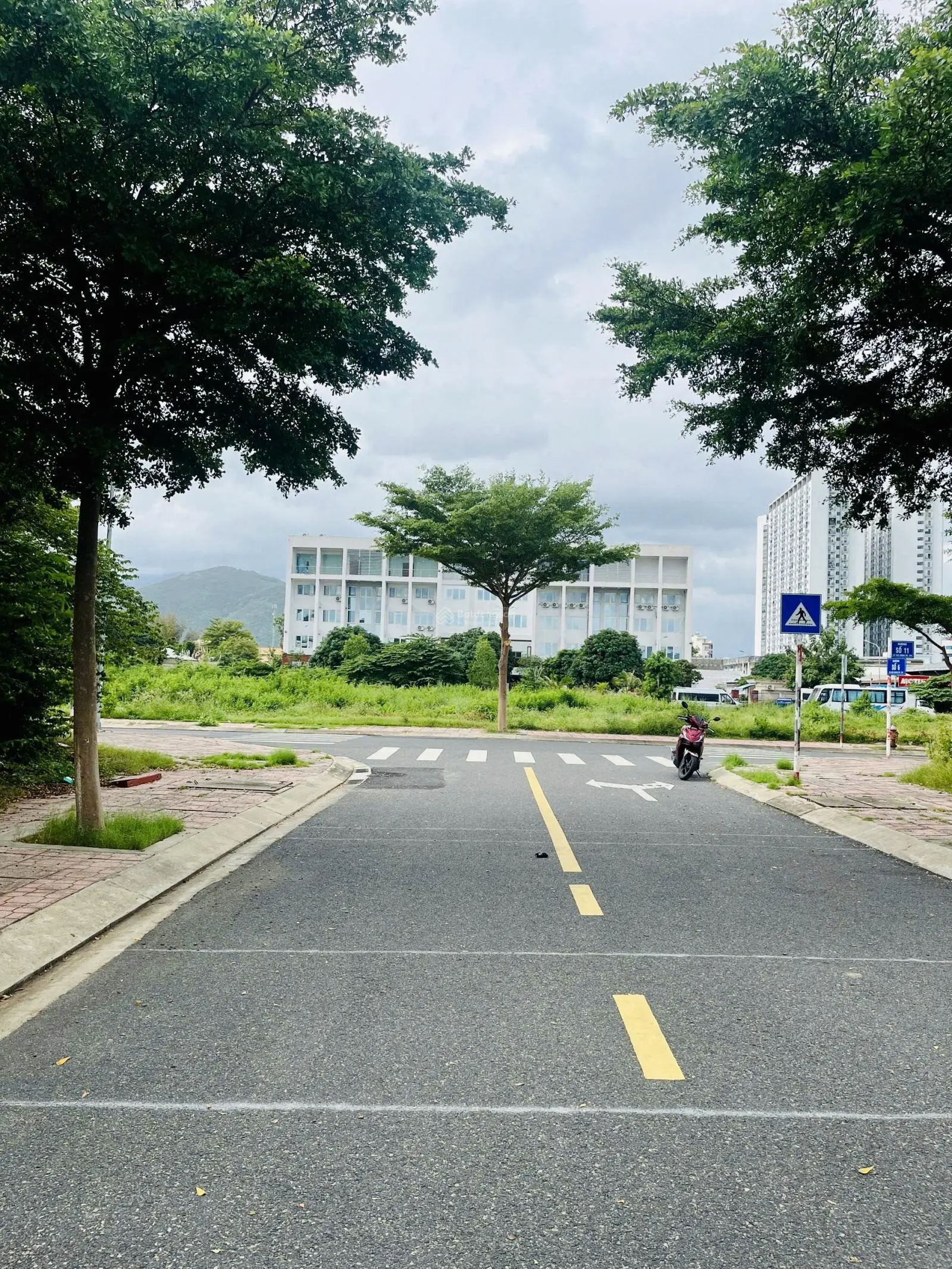 Cần bán lô đất vị trí đẹp sổ đỏ giá tốt cách biển 200m KĐT Mipeco Nha Trang