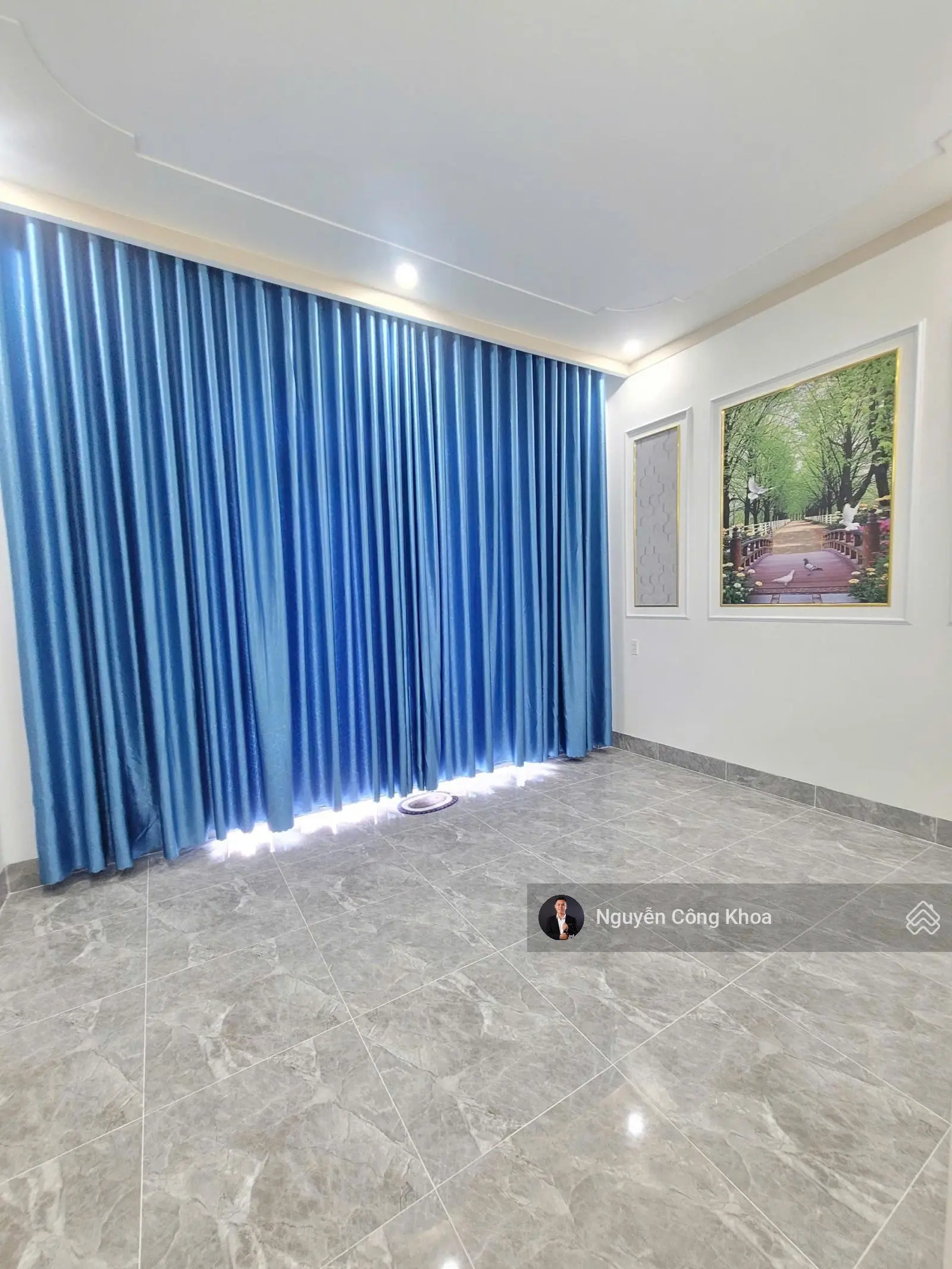 Bán nhà đúc 3 tấm tân cổ điển, sân ô tô, 3 phòng ngủ, 4WC, KDC gần TTYT P. Tân Đông Hiệp, Dĩ An