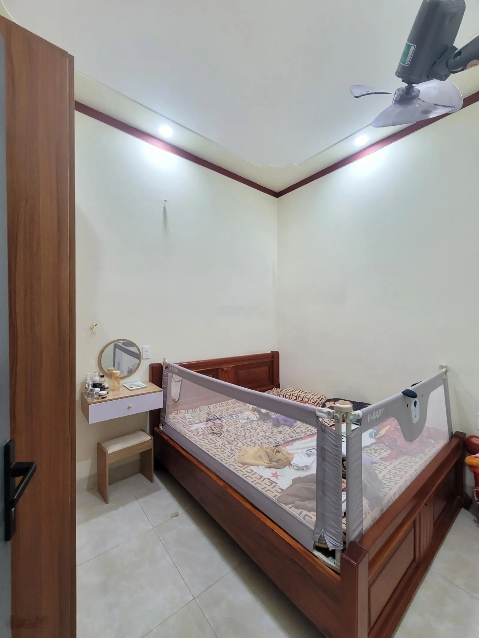 2 tỷ 400 bán nhà cấp 4 cách đường Nguyễn Thị Tươi 100m P. Tân Bình TP. Dĩ An