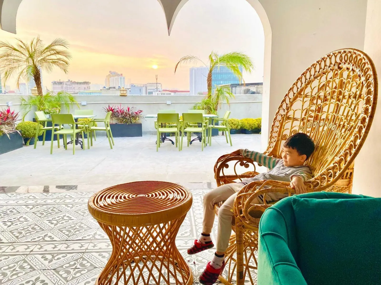 Bán tòa nhà apartment cao cấp tại Giang Văn Minh - Sơn Tây mặt đường đang mở thông