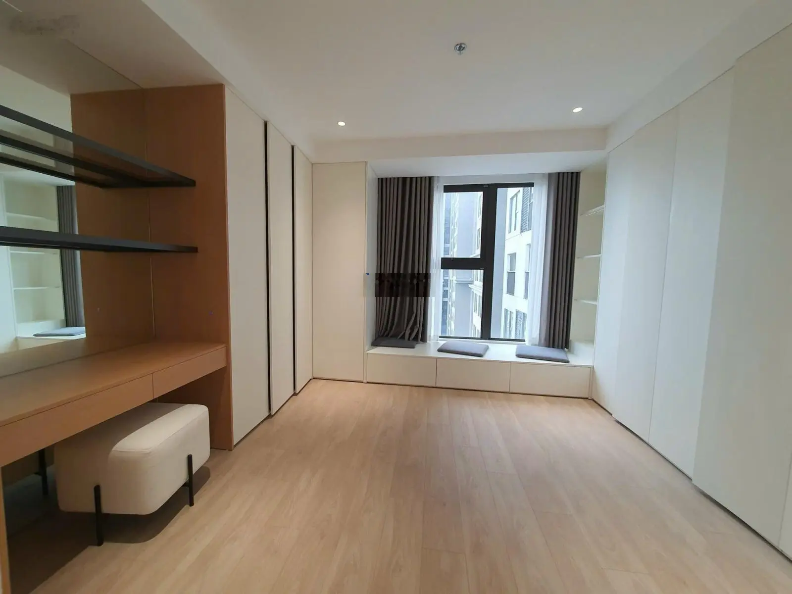 Bán Duplex góc siêu đẹp, mặt Đông Nam view Biệt thự đảo Ecopark, full nội thất xịn sò mới 100%