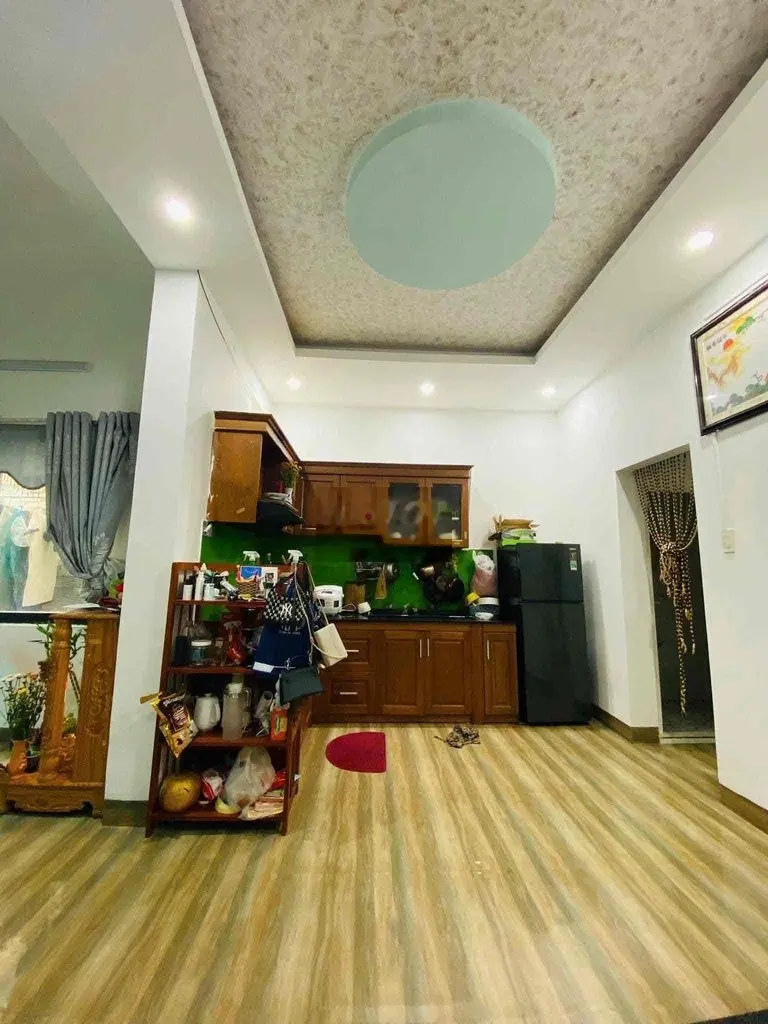 Nhà gác lửng Tôn Đản gần đường chính giá chính chủ