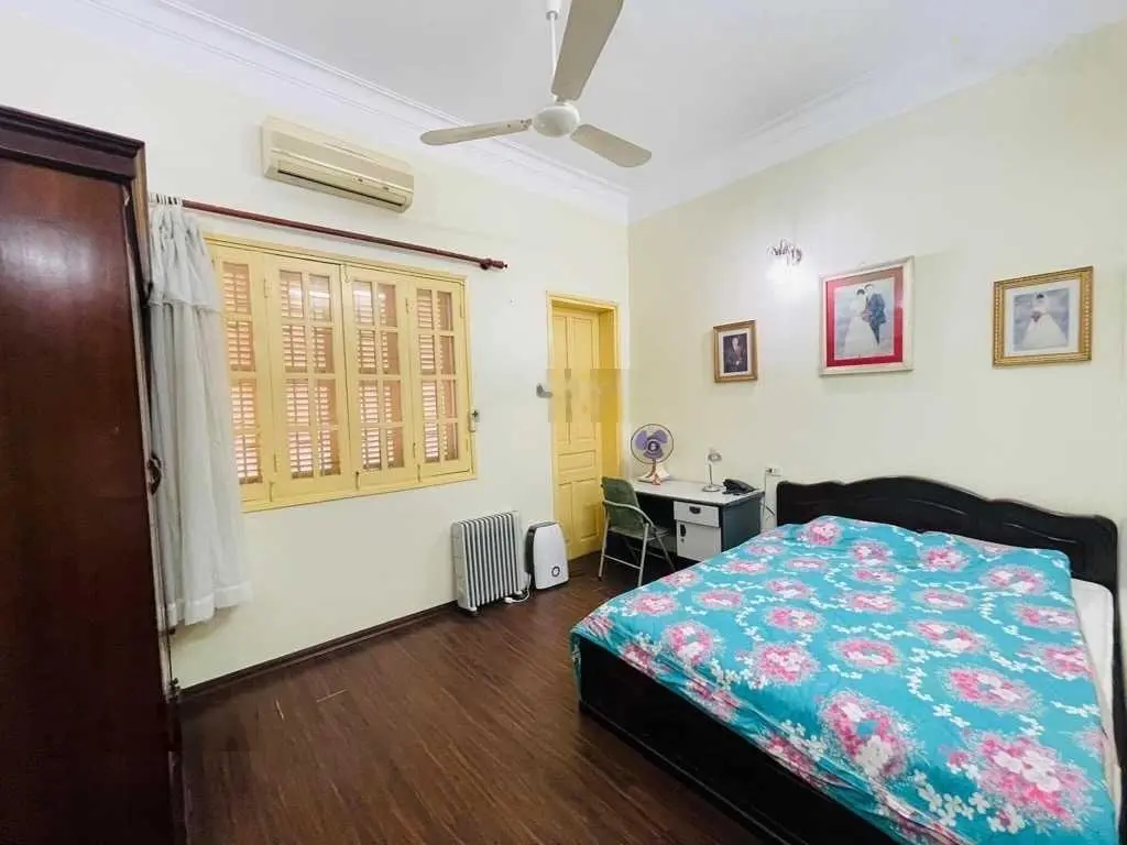 Gia đình bán gấp. Vỉa hè oto tránh. Phương Mai Đống Đa. 68m2 5 tầng mt 5m giá 17 tỷ
