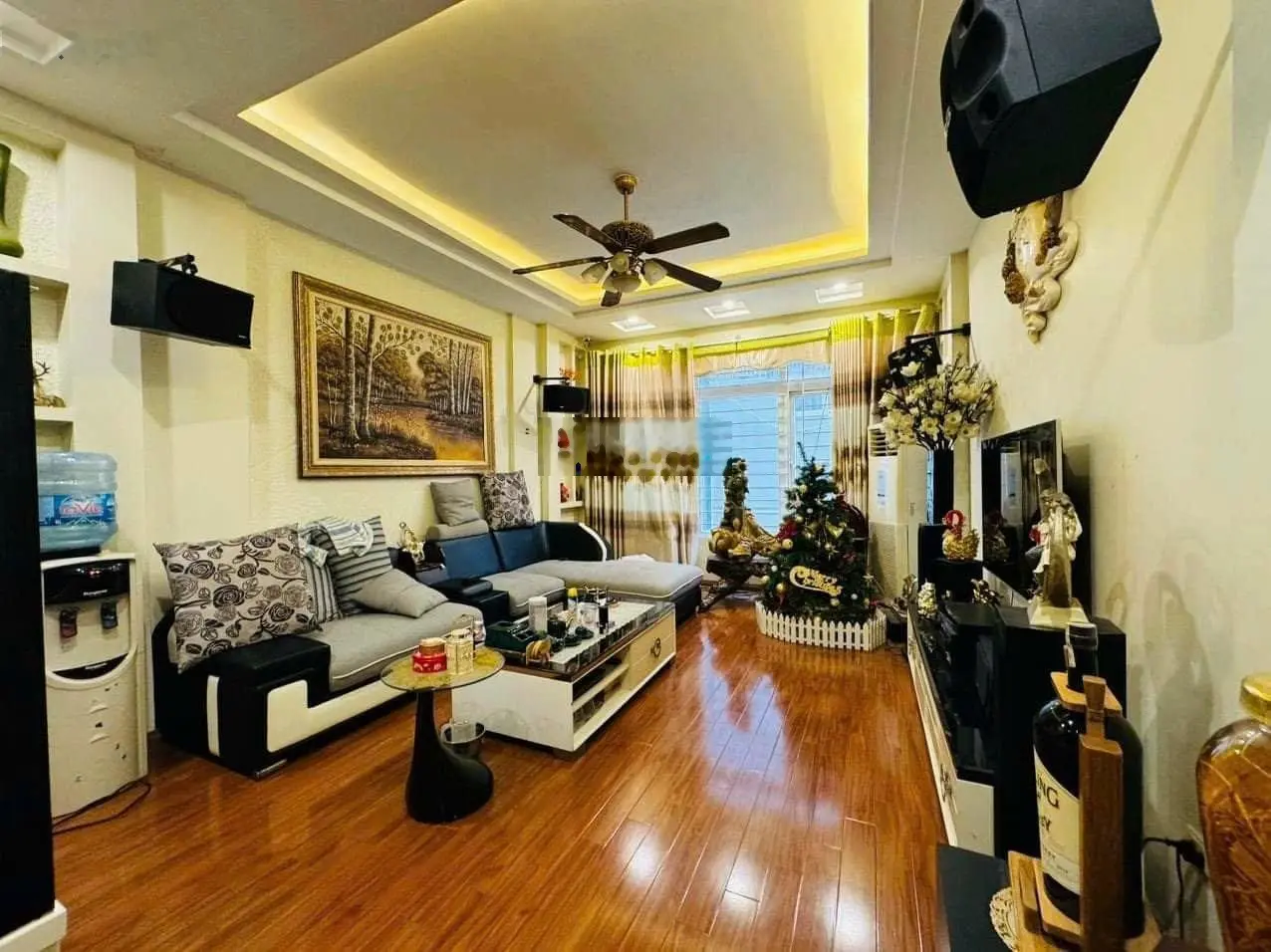 Bán nhà gần phố, vỉa hè, ô tô tránh Thành Thái, Cầu Giấy 150m2 4 tầng MT 8m 38 tỷ