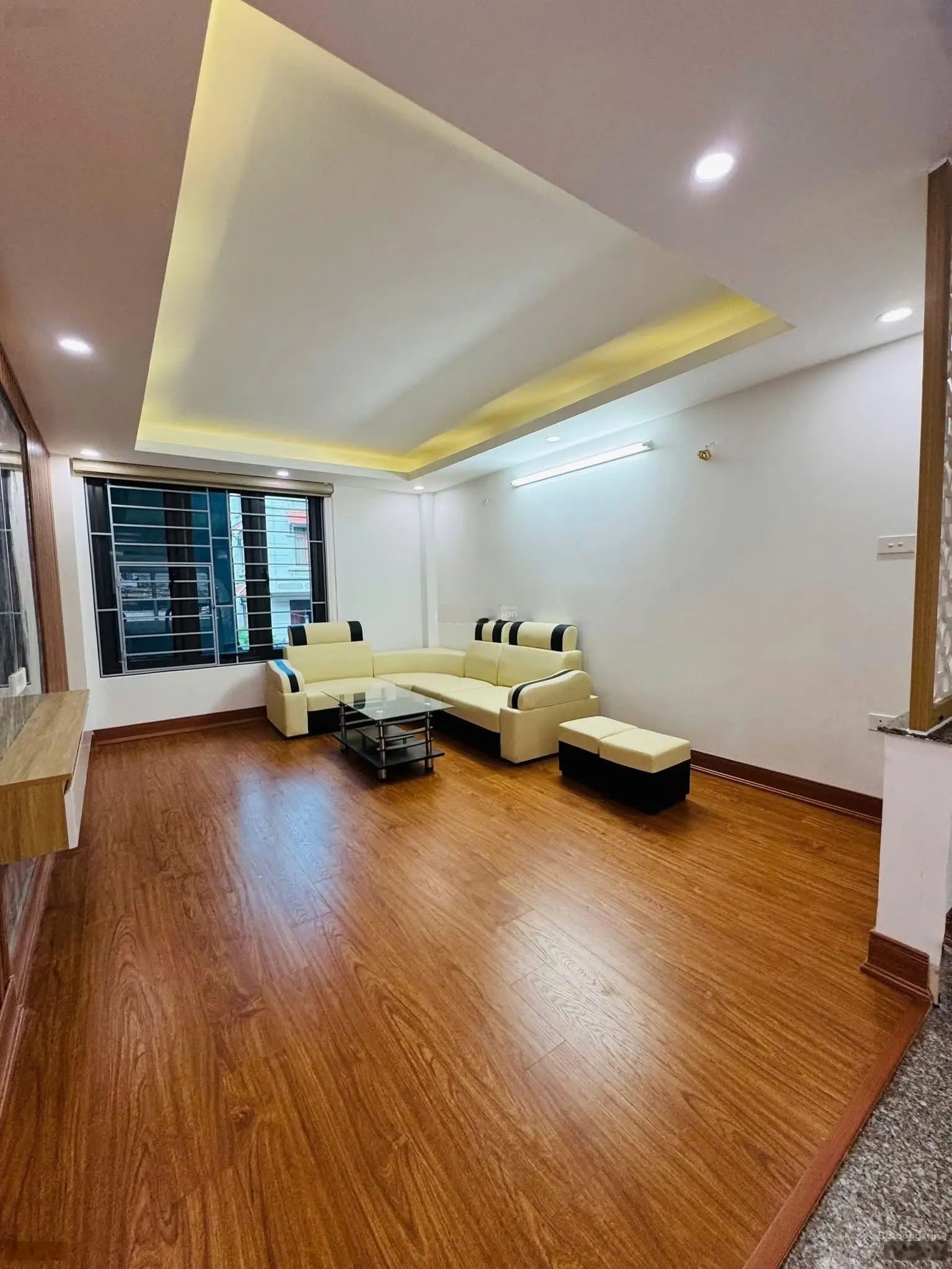 Hiếm kim giang thanh trì hoàng mai hà nội 43m2 5 tầng MT 3.2m2 giá 7.65 tỷ nhà mới đẹp