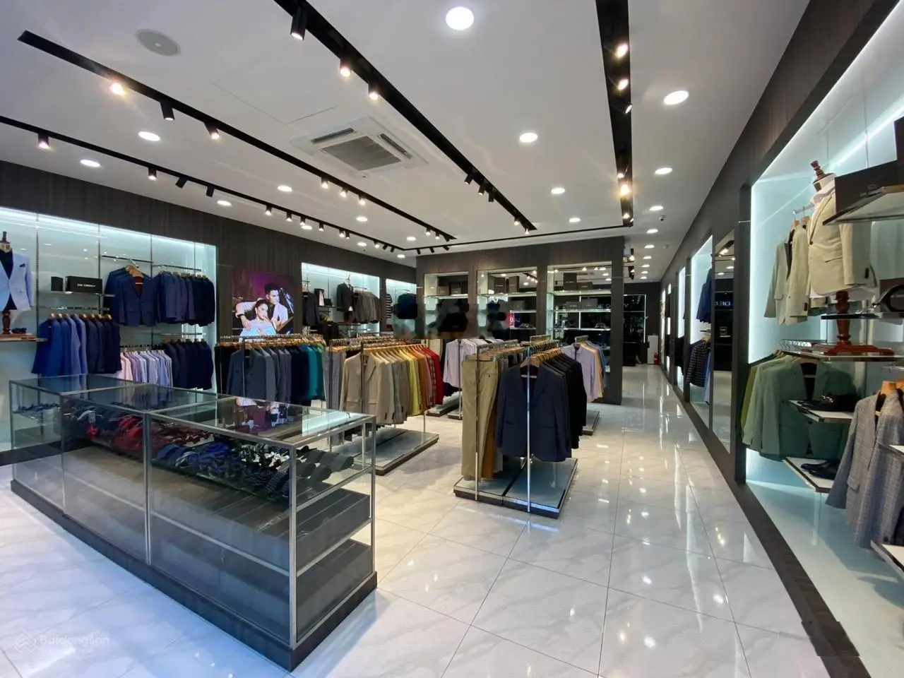 Bán nhà MT Hai Bà Trưng, P. Tân Định, Q.1 - HĐT 180 triệu - DT: 9m x 21m - 4 tầng - giá 77 tỷ T/L