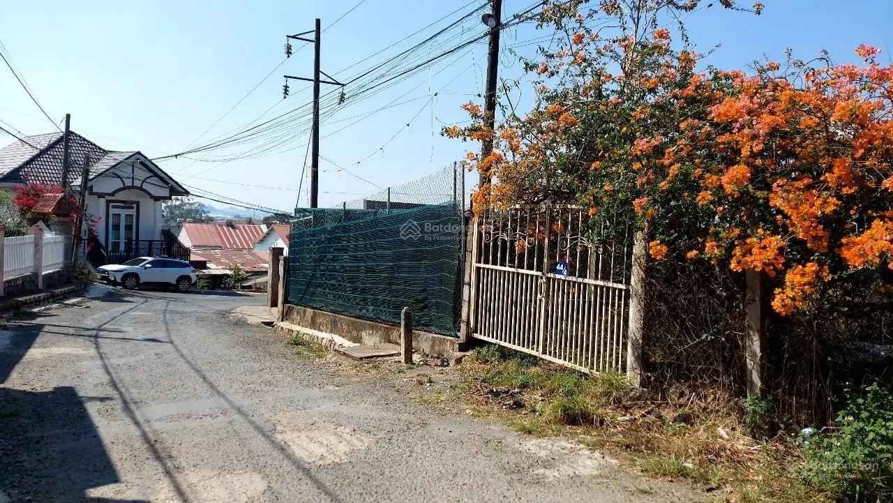 Đất biệt thự DT 500m2 đường Xô Viết Nghệ Tĩnh, đường nhựa ô tô, gần trung tâm TDTT tỉnh Lâm Đồng