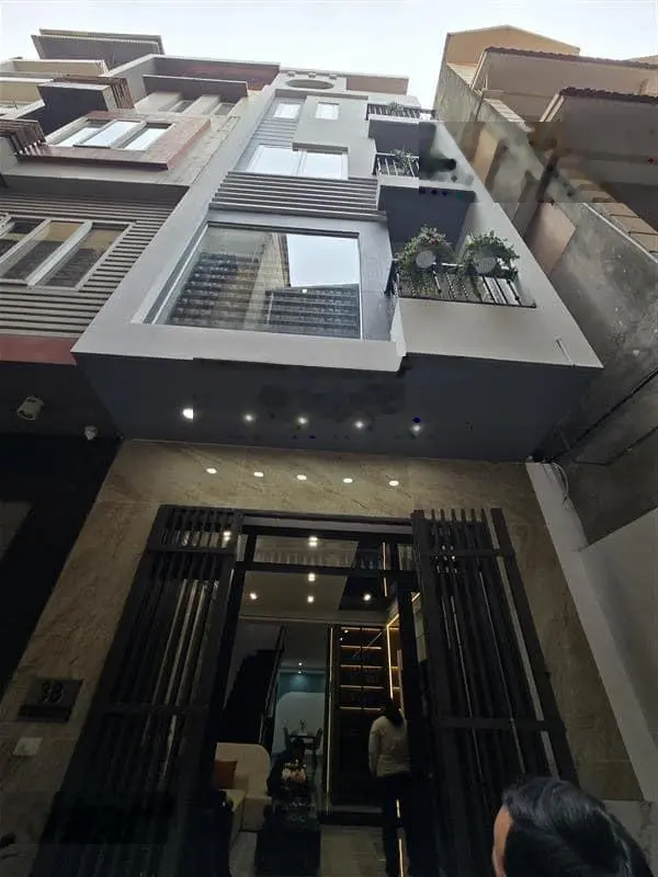 Chủ nhà bán gấp - nhà đẹp 45m2 5 tầng hơn 5 tỷ - cách mặt phố xốm 50m