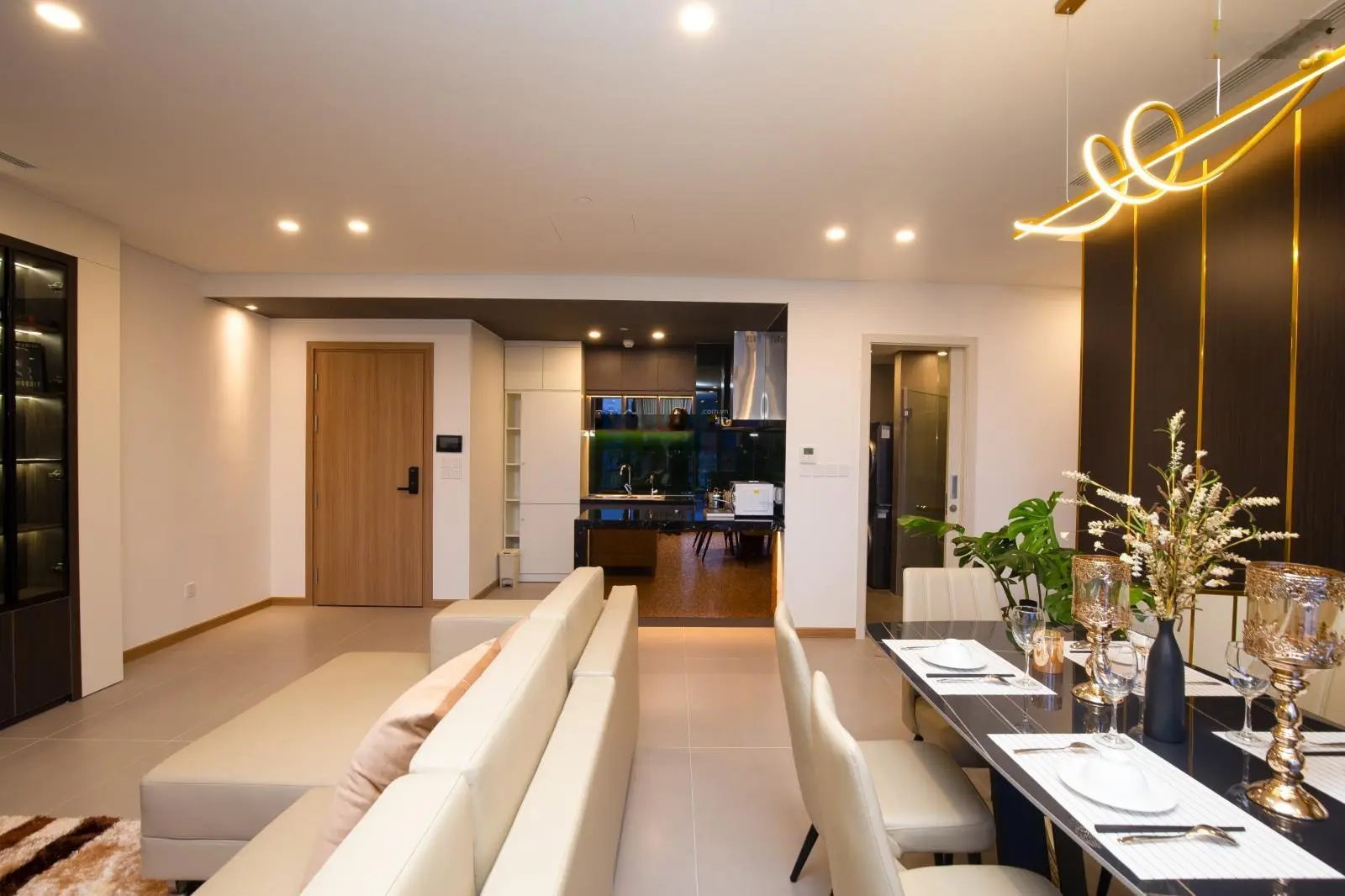 Bán cắt lỗ căn vip, căn góc siêu đẹp tại SAM Towers Đà Nẵng chỉ 5,5 tỷ, diện tích 84m2, 2 PN