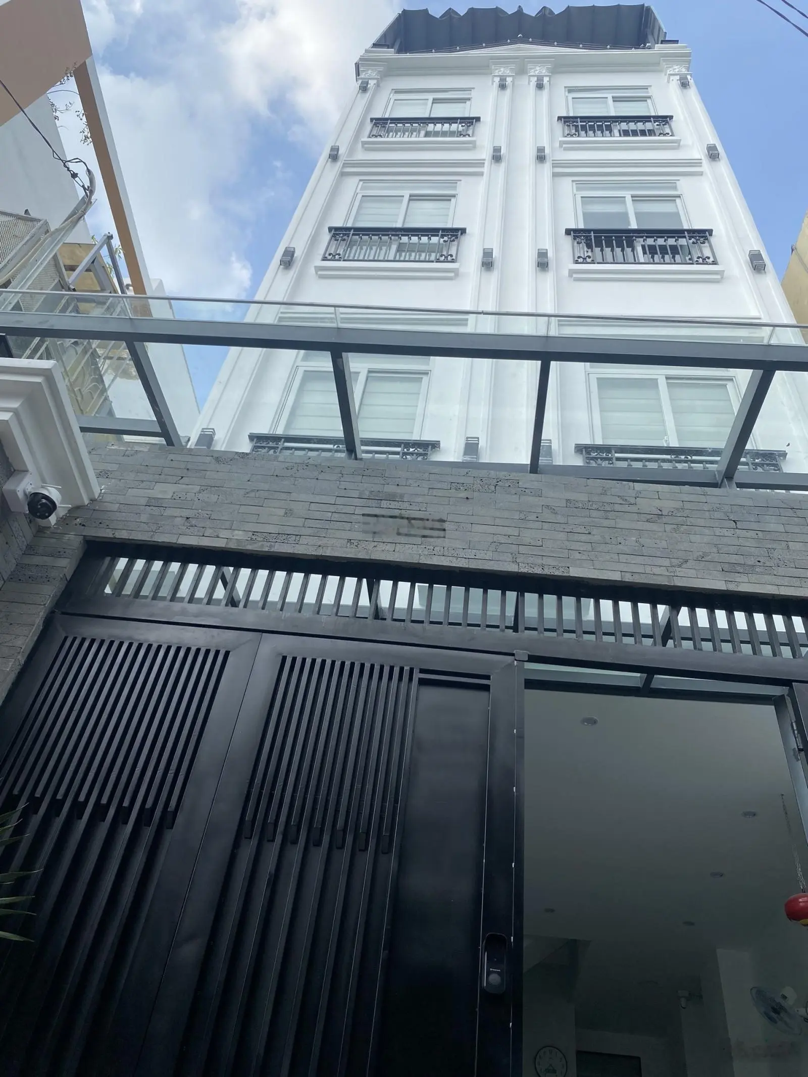 Toà Building Lý Chính Thắng 6 Tầng Thang Máy 7,7x20 5m ra Mặt Tiền