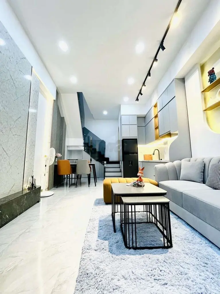 NHÀ ĐẸP Ở LIỀN, BÌNH THẠNH 35M2, HẺM TRƯỚC NHÀ RỘNG NHƯ CÁI SÂN,GẦN MT