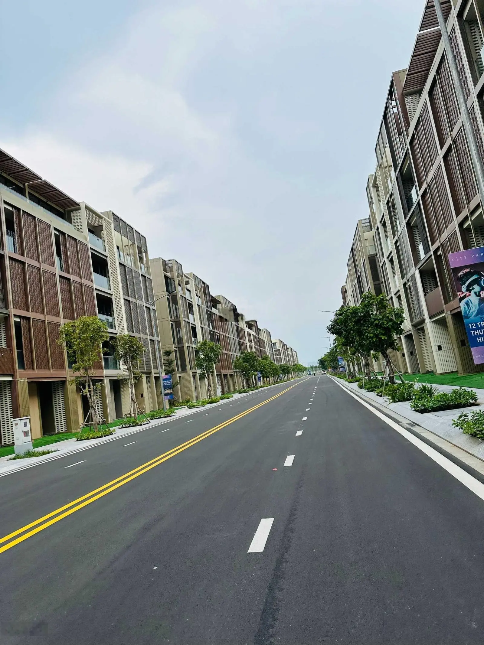 Bán gấp nhà phố đường 20m đẹp nhất The Global City. Chịu lỗ 15% giá HĐ gốc