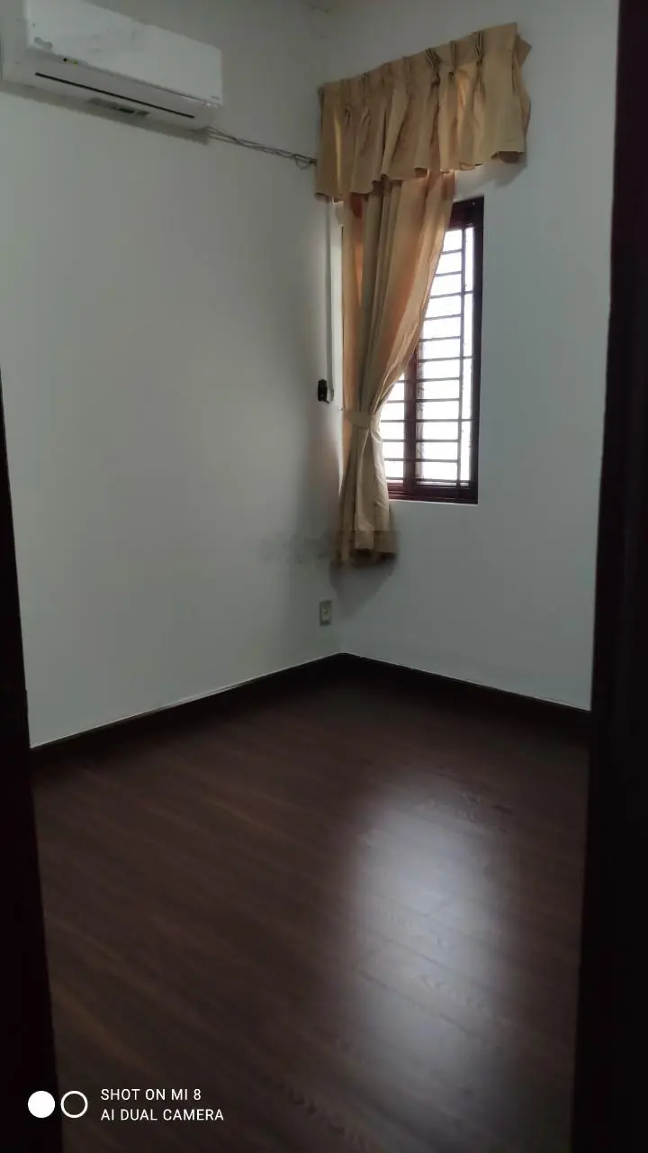 Bán chung cư 312 Lạc Long Quân, diện tích 64m2, 2 phòng, view quận 1, giá 2.6 tỉ, sổ hồng chính chủ
