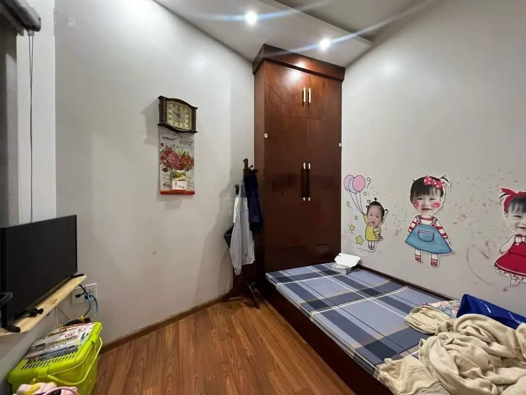 Bán nhà rộng 100m2 có sân cổng ngõ đường Lương Khánh Thiện cực đẹp giá hợp lý. LH 0936 577 ***