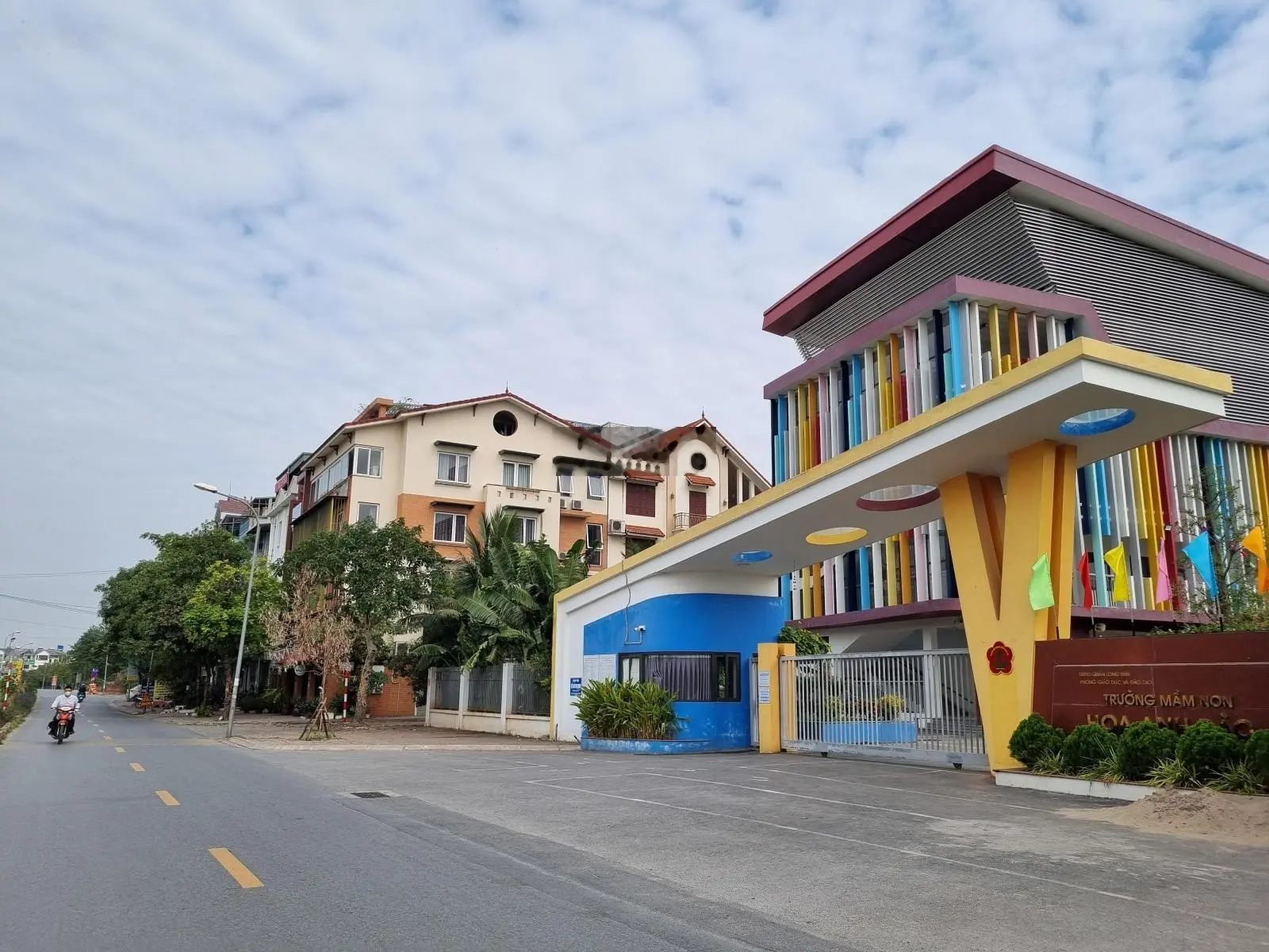 Bán Nhà Mặt Phố Bát Khối, Long Biên, ô tô xếp hàng, kinh doanh đa dạng các loại hình, vỉa hè 4m
