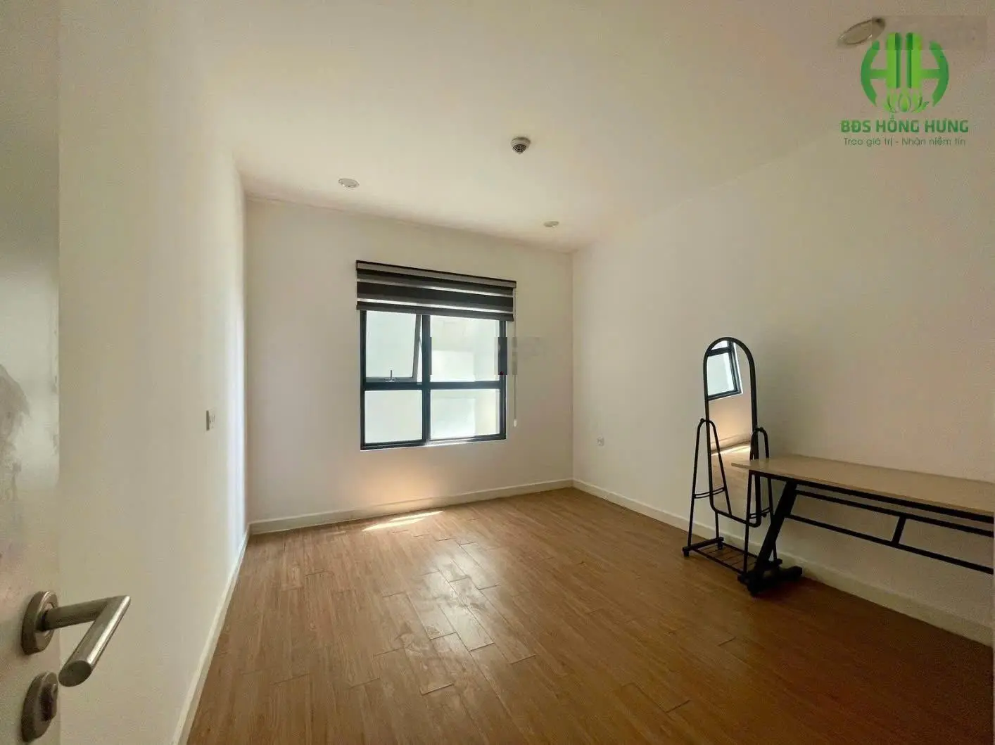 Chính chủ bán căn 3 phòng ngủ 118m2, tòa Novo, tầng đẹp giá nhỉnh 10 tỷ LH: 0918 111 ***