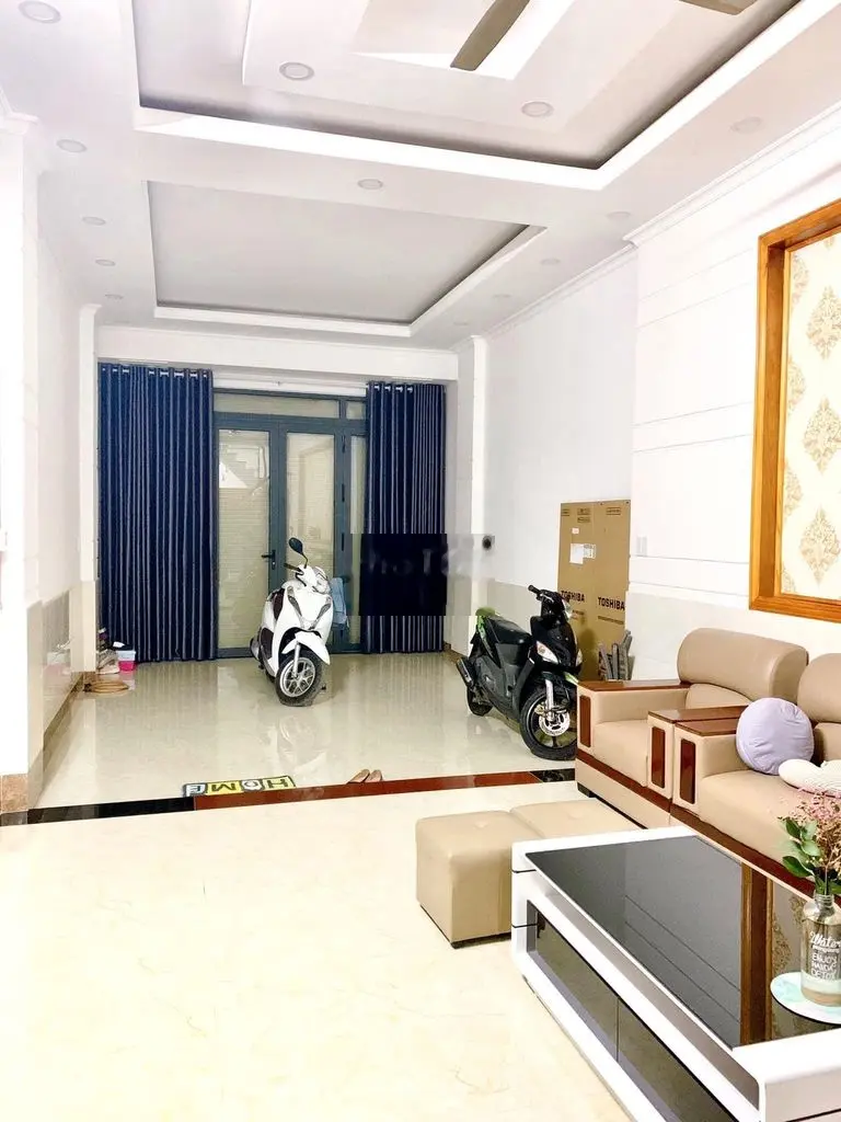 bán căn nhà sổ riêng 1lầu 1trệt sân để ô tô