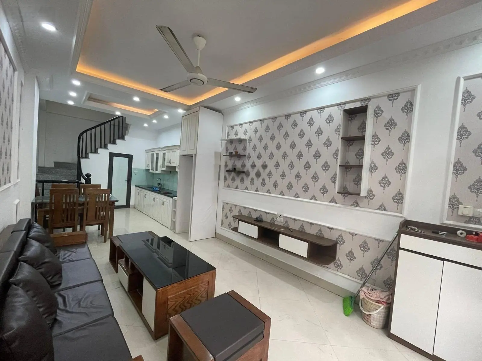 Bán nhà Sài Đồng, Long Biên 30m2x5T, gần chợ, trường học, ngõ thông, rộng, gần oto giá 3,75 tỷ