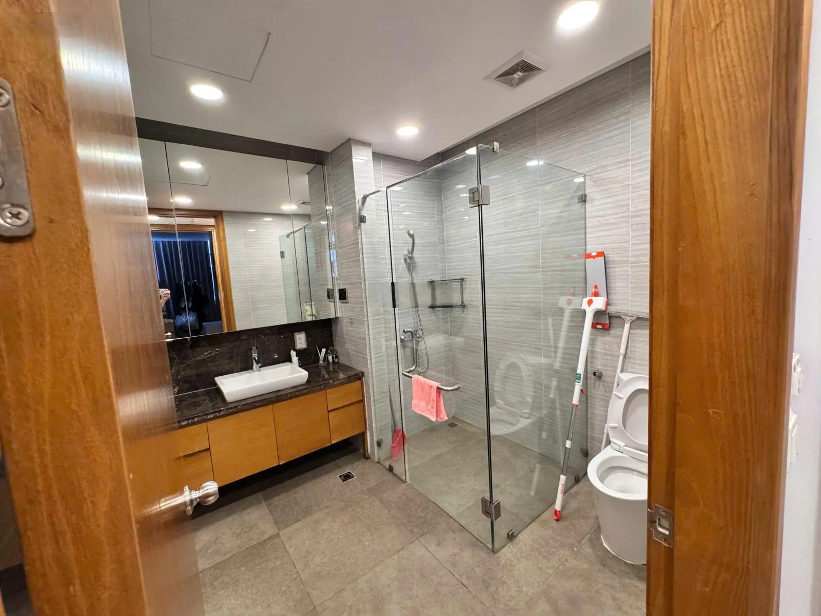 Bán gấp căn hộ 3 pn tại Thăng Long Number One 96m2 full nội thất, giá cực chất 6,8 tỷ vnd, 96m2