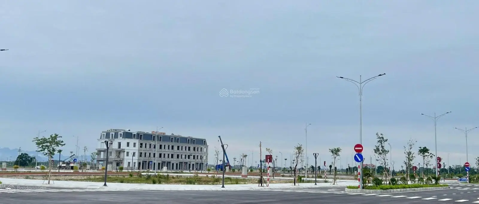 Shophouse mặt đường 68m chỉ 27tr/m2 cách bệnh viện Bạch Mai 5km, LH: 0945362397