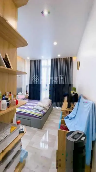 Nhà đẹp Q4 SHR 24m2 vuông vức đẹp. Hoàn công đủ 5 tầng BTCT. 10m ra đường Số 39. Nhỉnh 4 tỷ