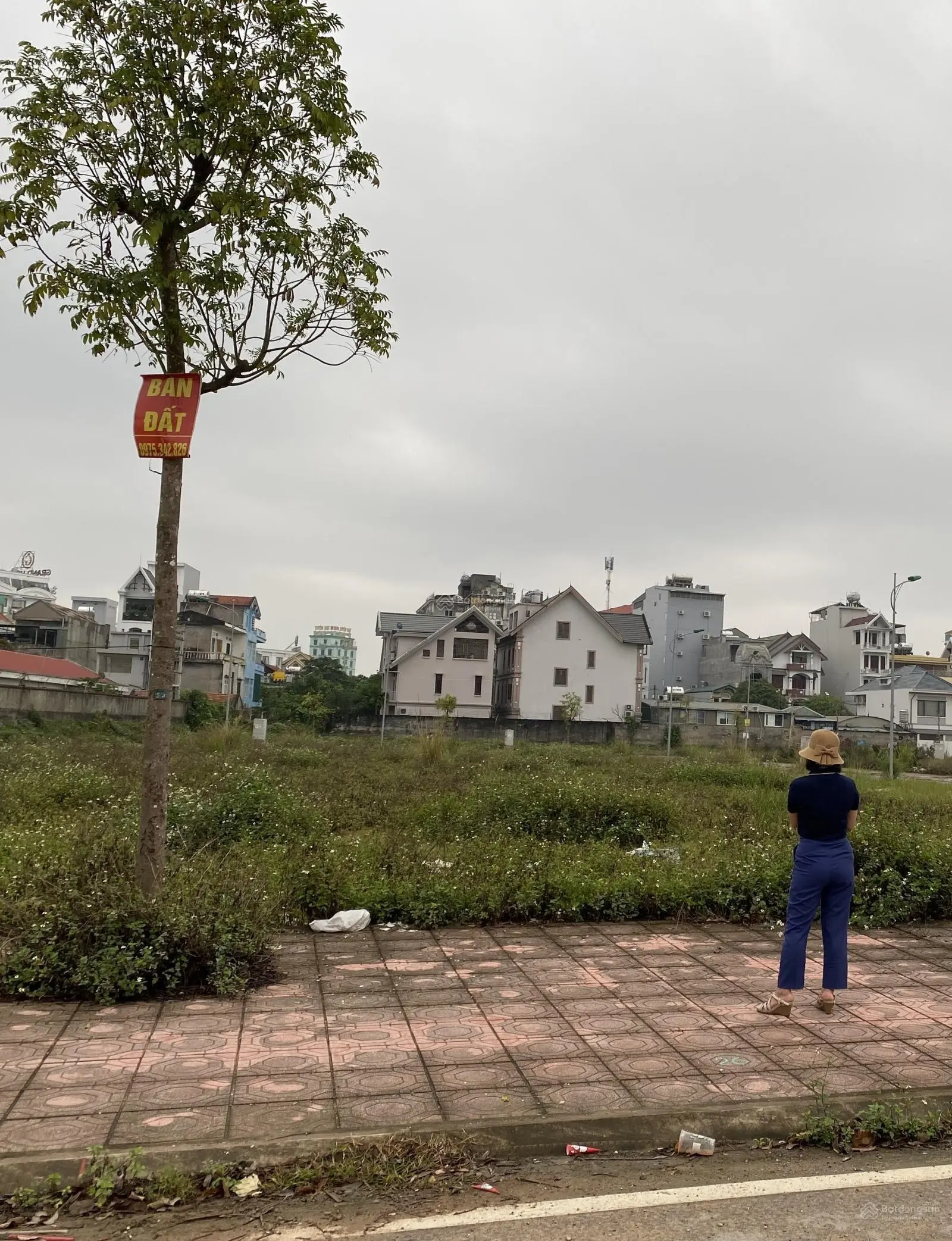 Chính chủ bán đất trung tâm thành phố Móng Cái. Cách UBND TP Móng Cái 500m. Miễn trung gian