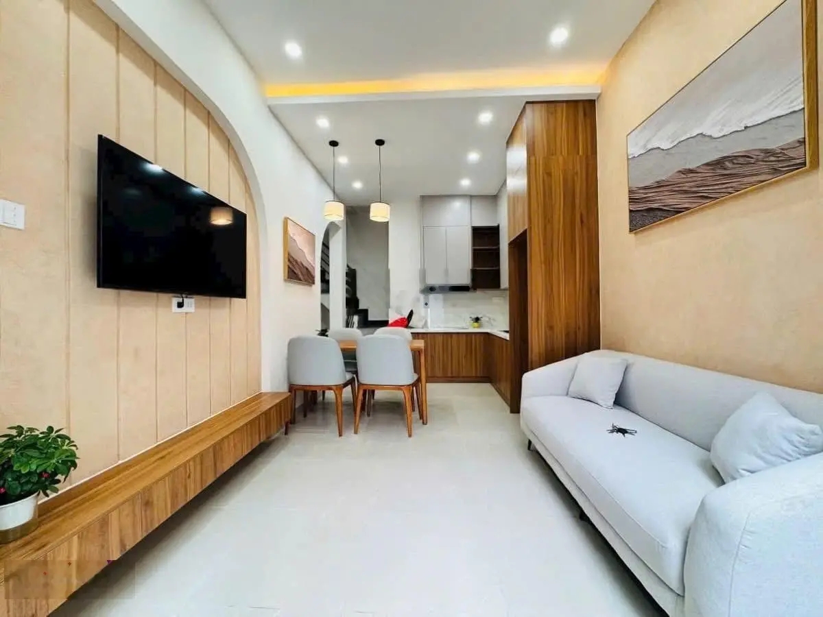 Cạnh chợ Bà Chiểu, đường Ngô Nhân Tịnh 36m2, giá 2tỷ090. Nhà sẵn sổ hoàn công