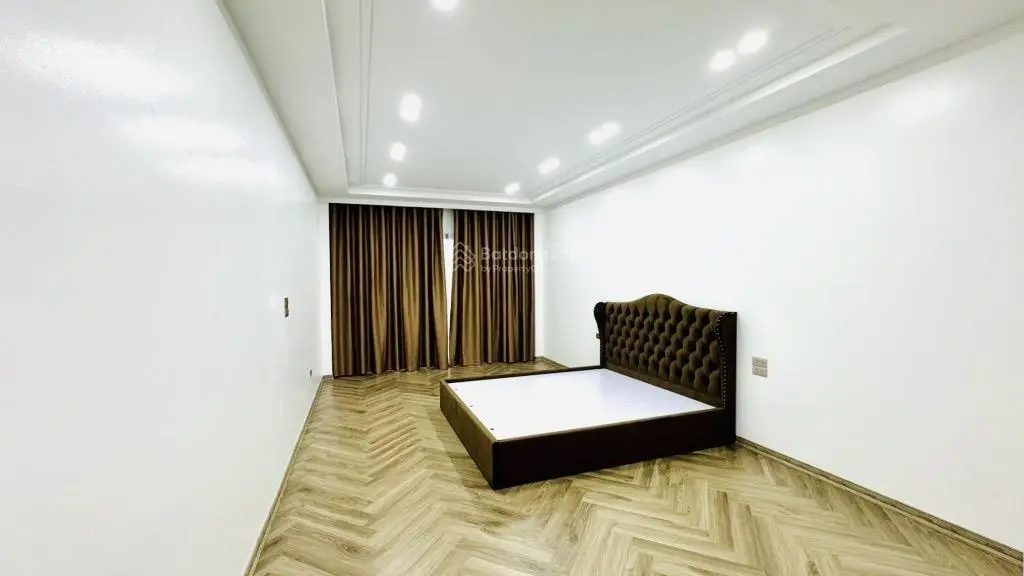 Ban nhà phố lâm hạ, bồ đề long biên, 7 tầng thang máy, gara oto 7 chỗ 45m 16.5 tỷ