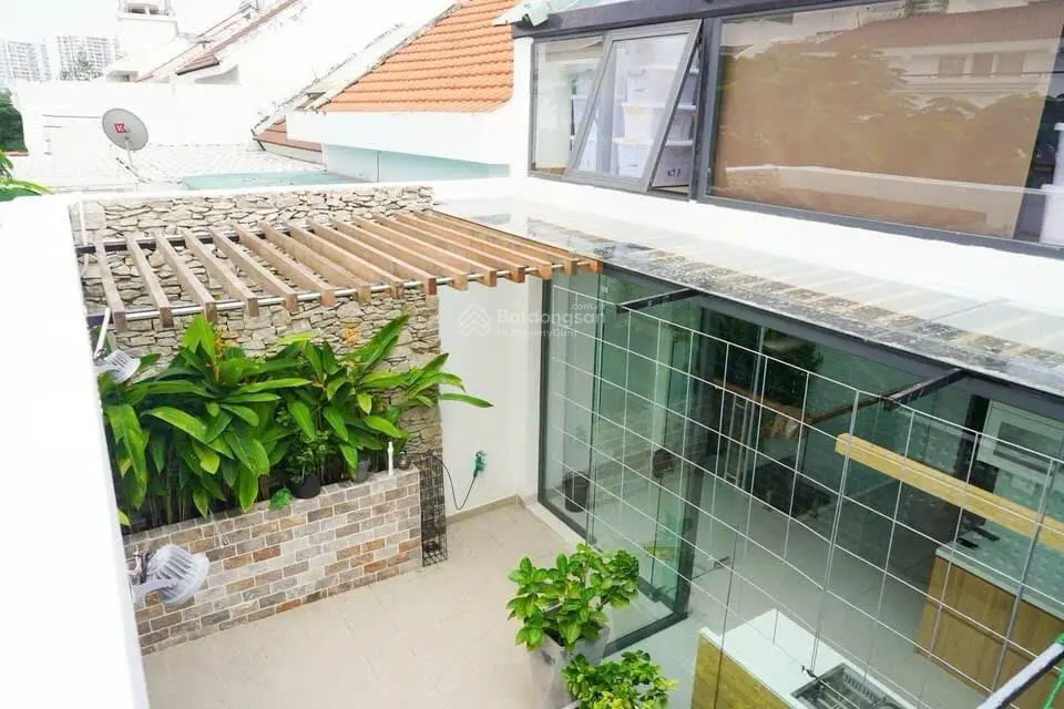 Bán căn R4-79 Hưng Gia, mt 6m, 1 hầm, 1 trệt 4 tầng, có thang máy, dòng tiền trên 70 tr/th