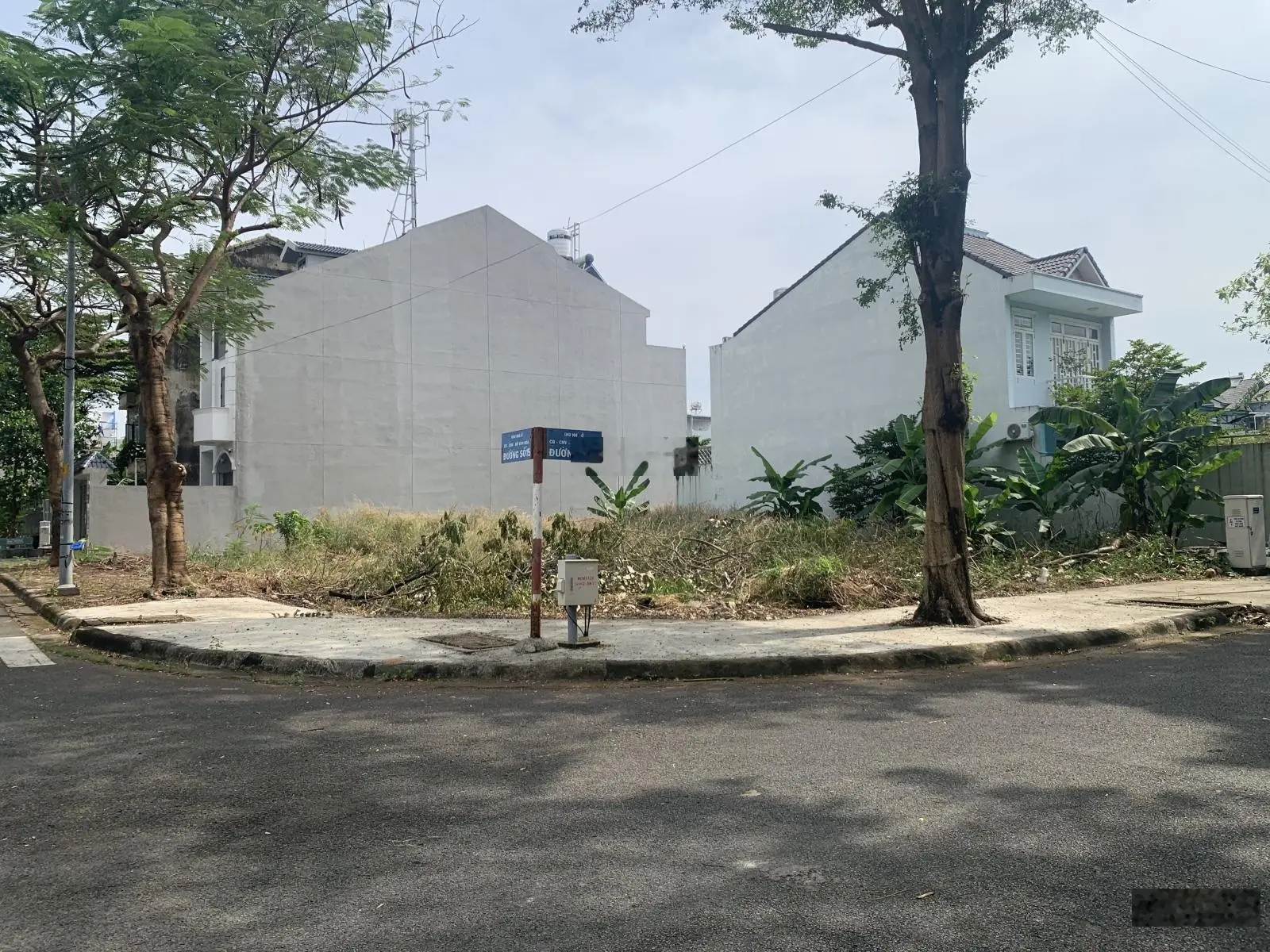 Lô đất góc 2 mặt tiền KDC khang Điền Intresco, đường 14 & 15 Phước Long B, Q9, DT: 185m2/15.4 tỷ