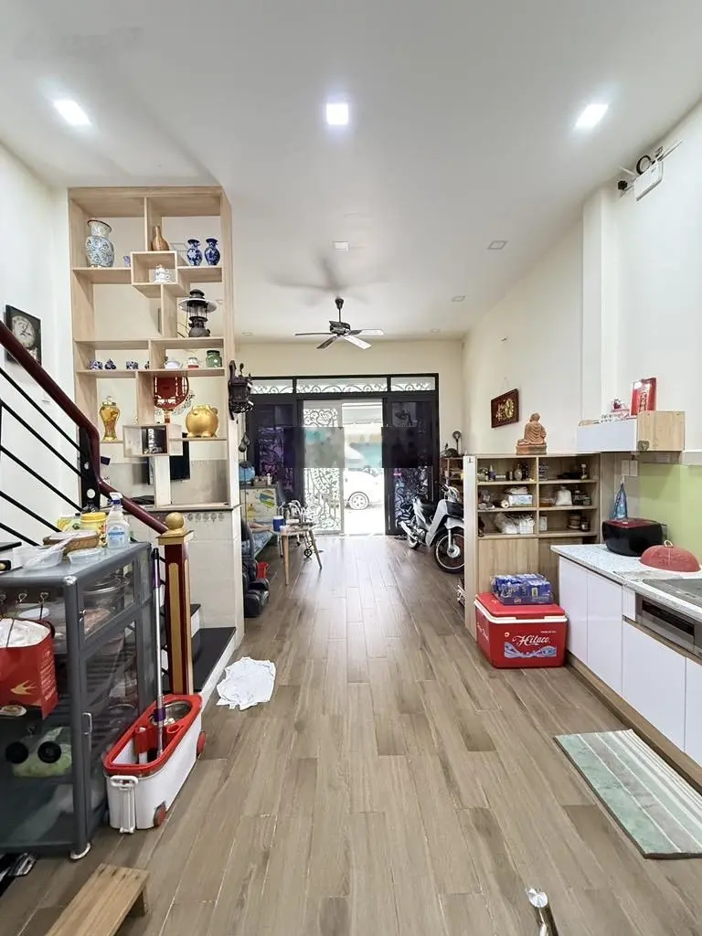 Nhà Ngay Gò Dầu, Tân Phú, 46m2, gồm 4 phòng ngủ, 4wc