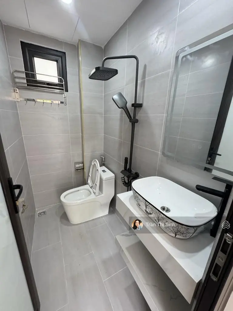 Nhà đẹp 3 bước ra phố Việt Hưng 40m2, trường, chợ, siêu thị bệnh viện cách mấy bước chỉ nhỉnh 5 tỷ