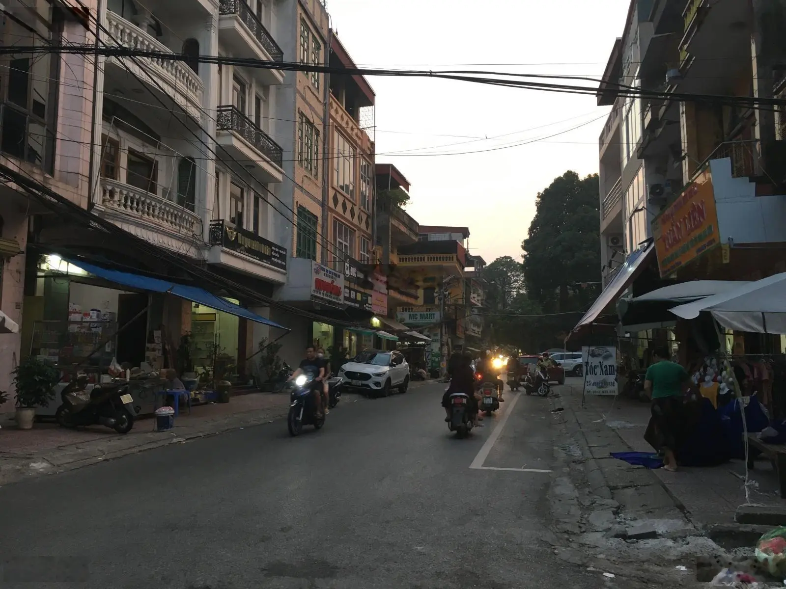 Bán nhà góc mặt phố bố làm to giá rẻ như lô đất giãn dân vùng ven TP Bắc Ninh