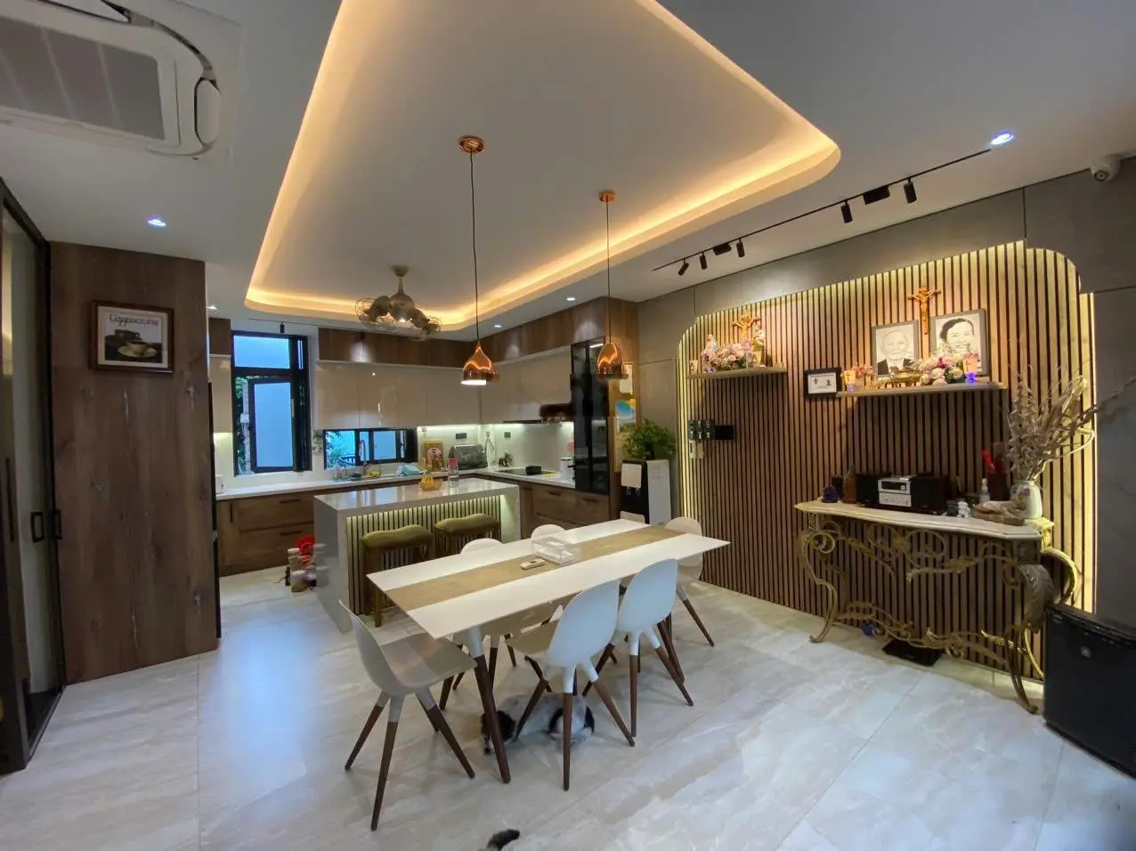 Bán nhà biệt thự Mặt Tiền đường số 17 khu dân cư cao cấp ,DT :13x18m ,Hầm 3 lầu Giá 43 tỷ TL